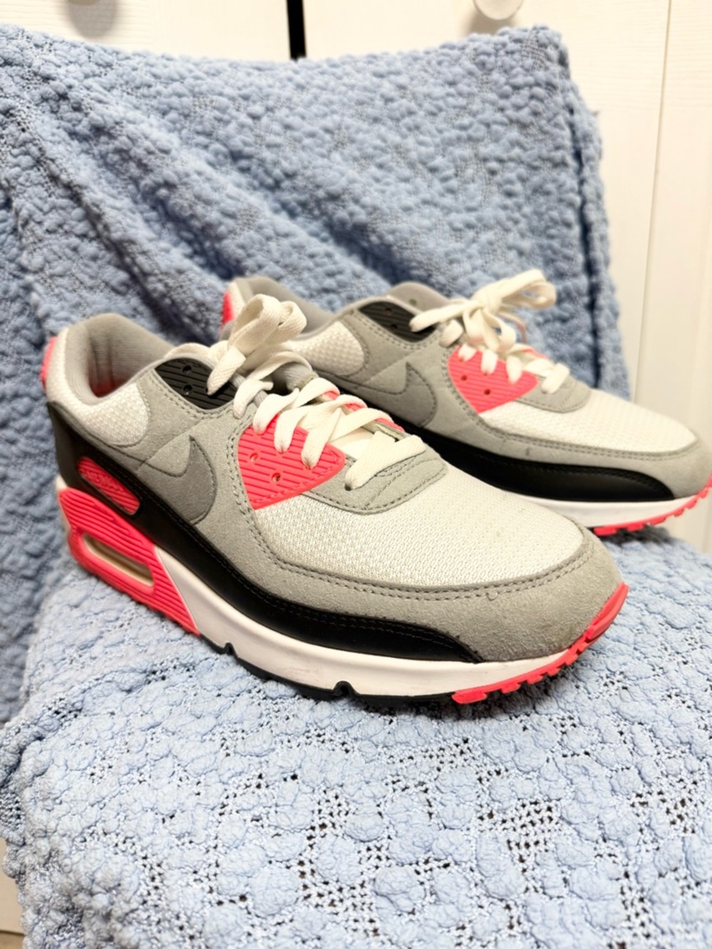 Nike Mens’s Air Max Sneakers in Gray, Black and Pink